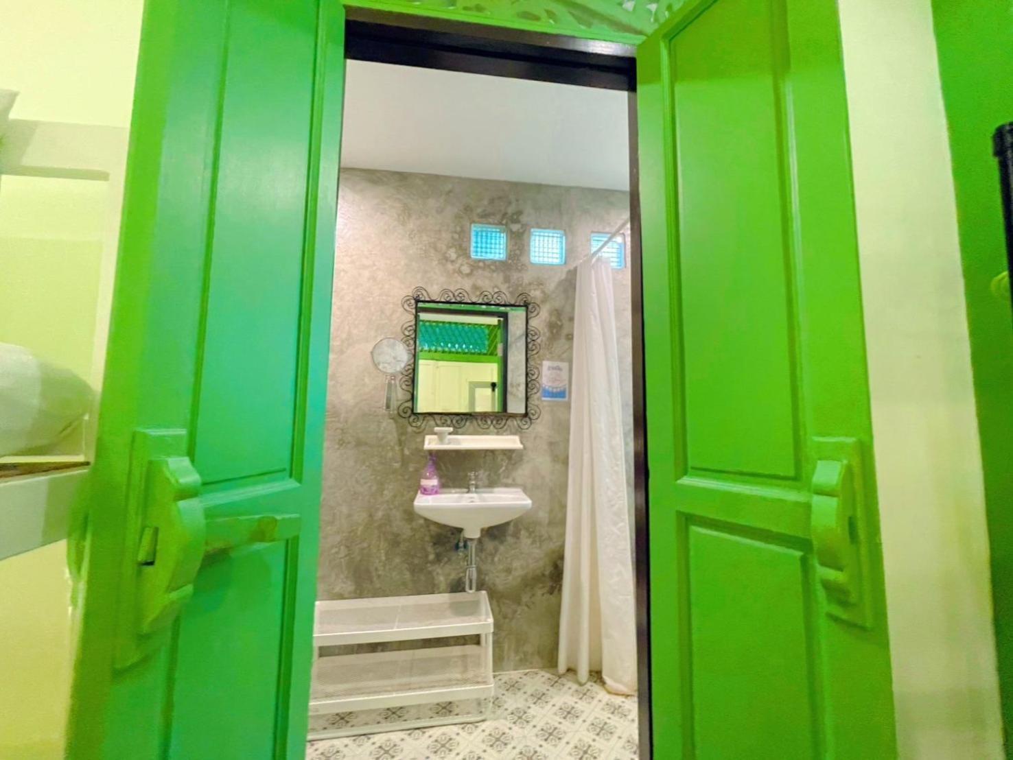 Green Teak House Bangkok Exterior photo