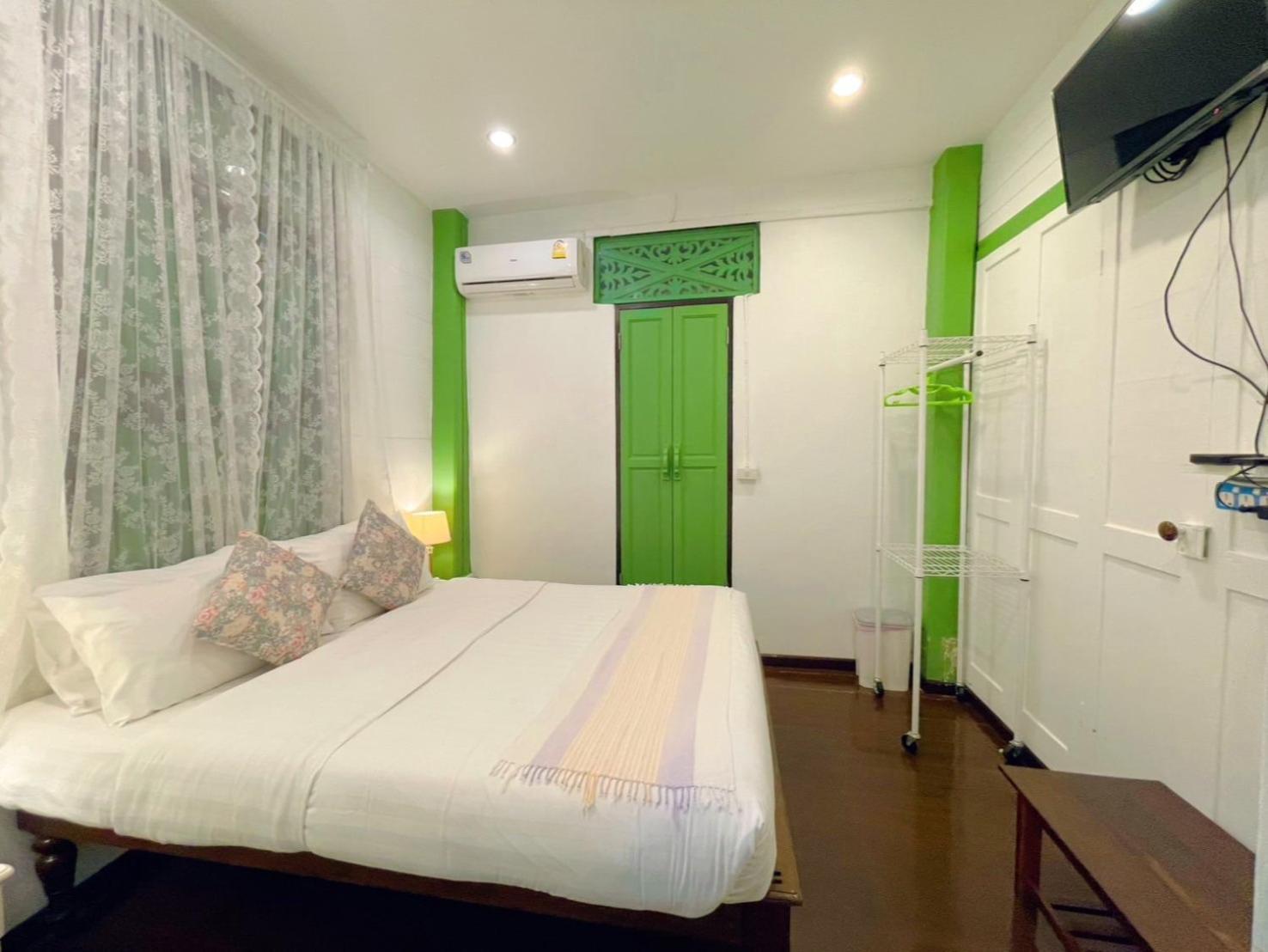 Green Teak House Bangkok Exterior photo