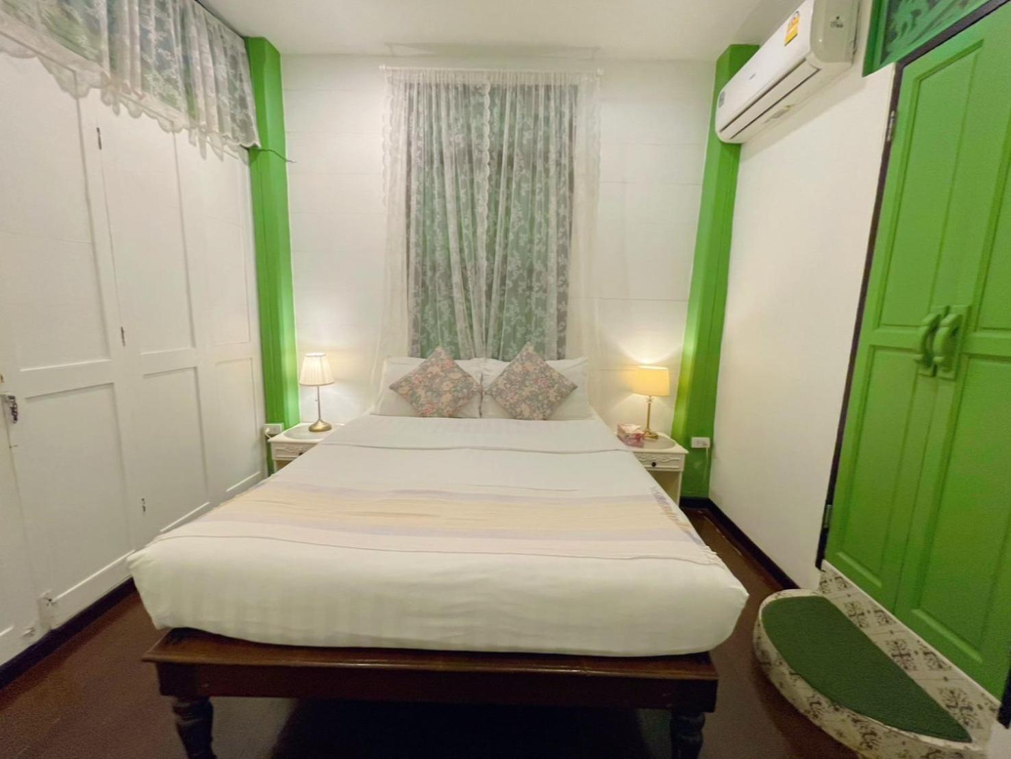 Green Teak House Bangkok Exterior photo