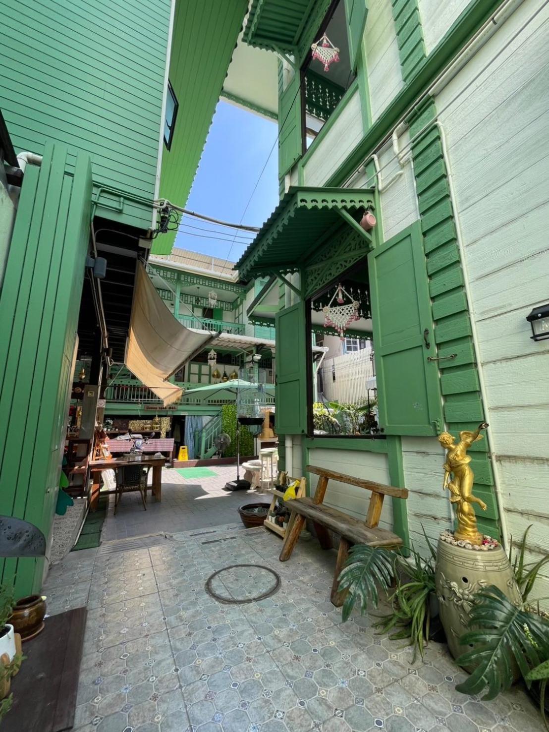 Green Teak House Bangkok Exterior photo