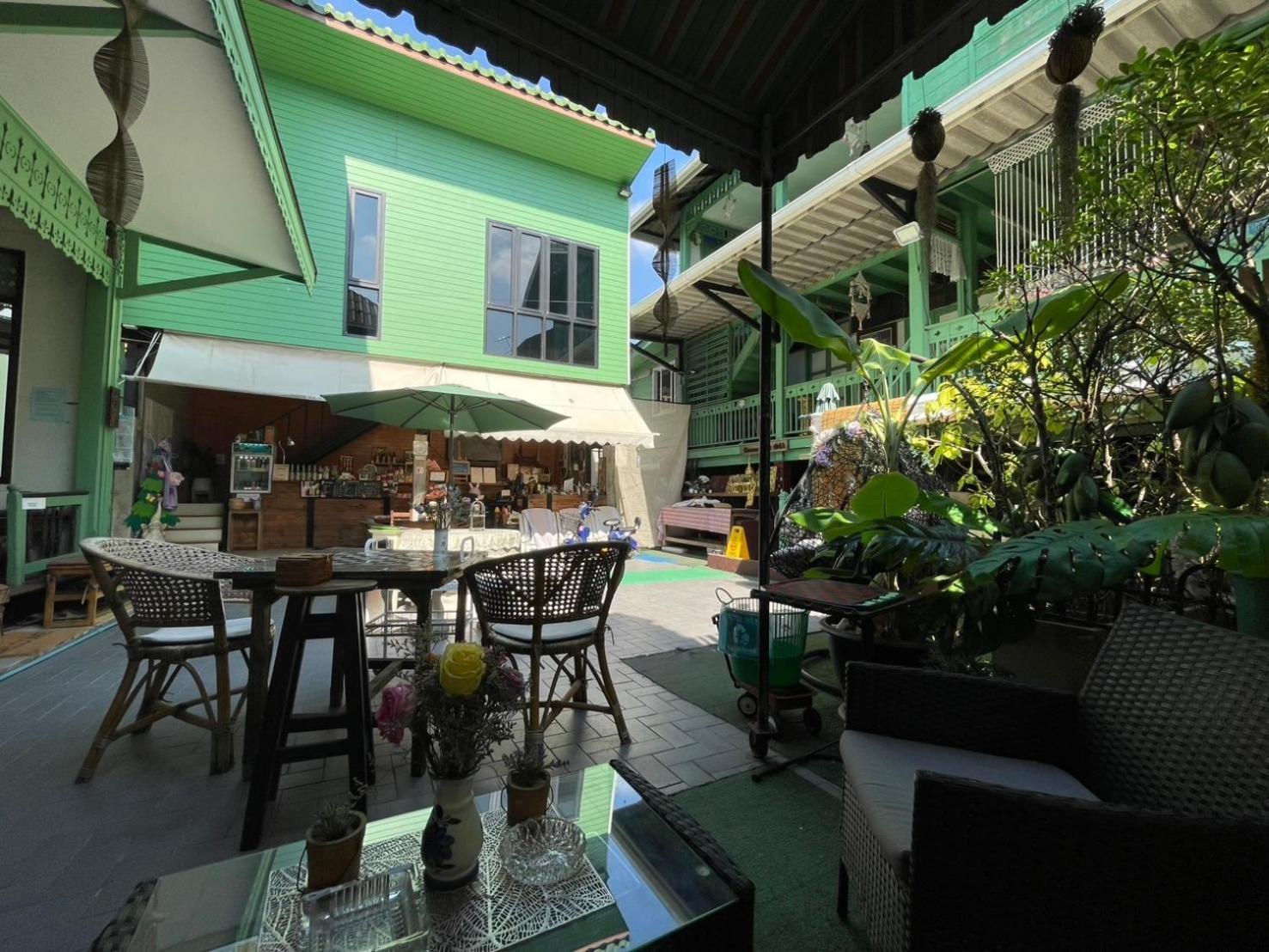 Green Teak House Bangkok Exterior photo