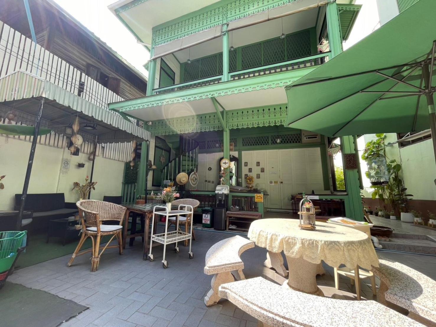 Green Teak House Bangkok Exterior photo