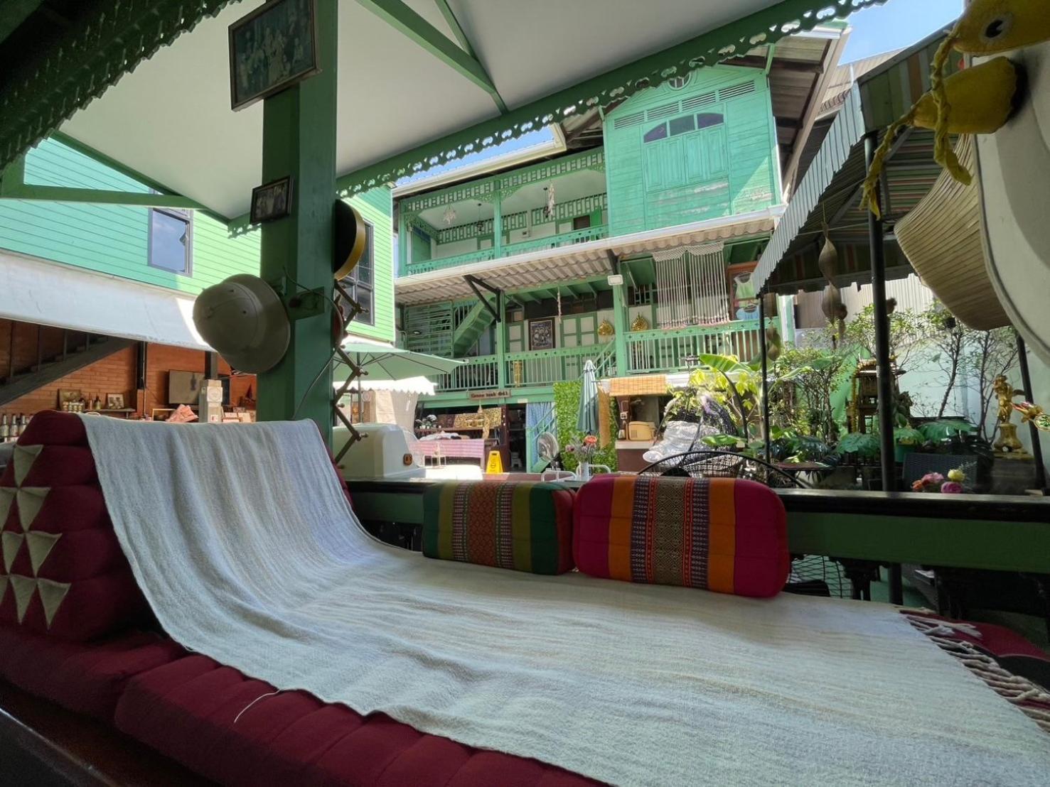 Green Teak House Bangkok Exterior photo