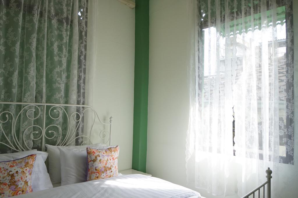 Green Teak House Bangkok Exterior photo