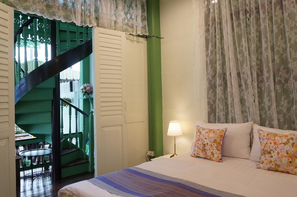 Green Teak House Bangkok Exterior photo